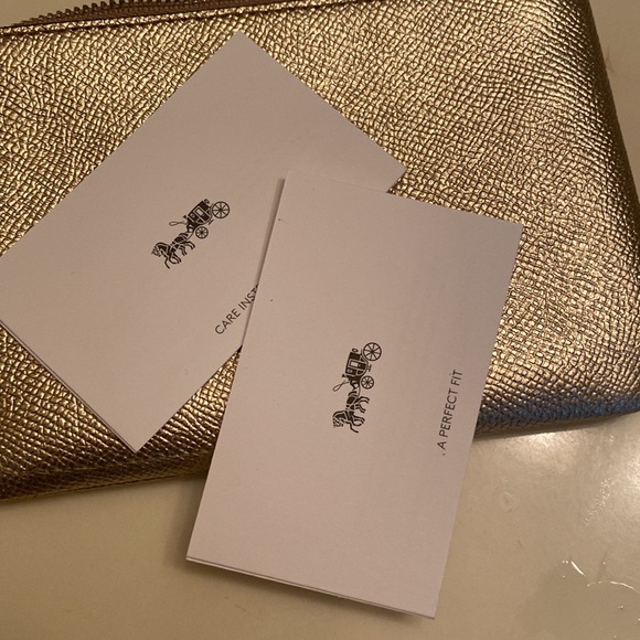 Coach wristlet NWT - Picture 4 of 6